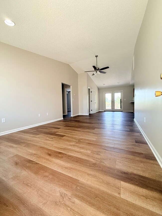 Building Photo - 1285-MF2-IO