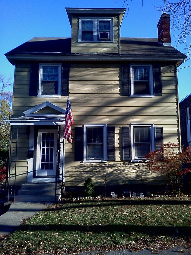 Primary Photo - 295 S Allen St