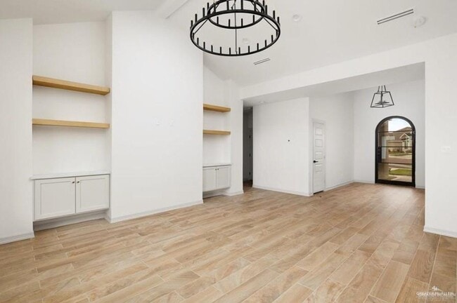 Building Photo - 2080 Eagle Landing Dr