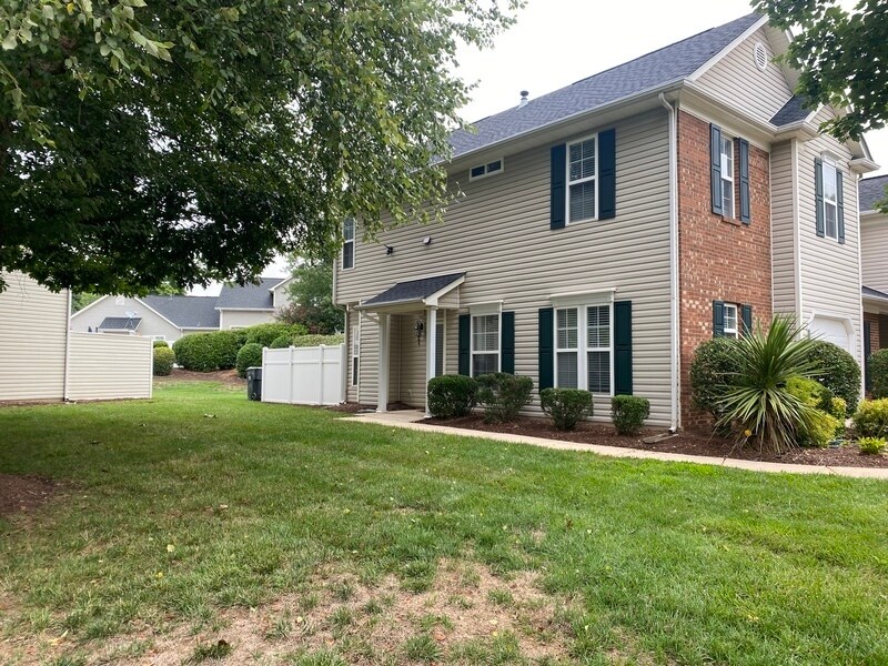 Foto principal - 9030 Cinnabay Dr