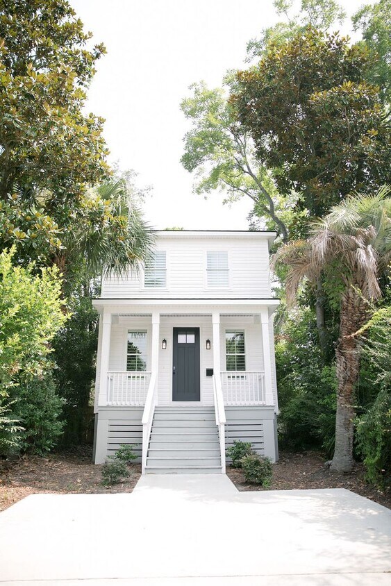 Primary Photo - 3 BED | 2.5 BATH | LIVE OAK