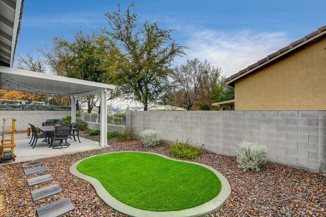 Building Photo - 1502 E Shadow Haven Ln