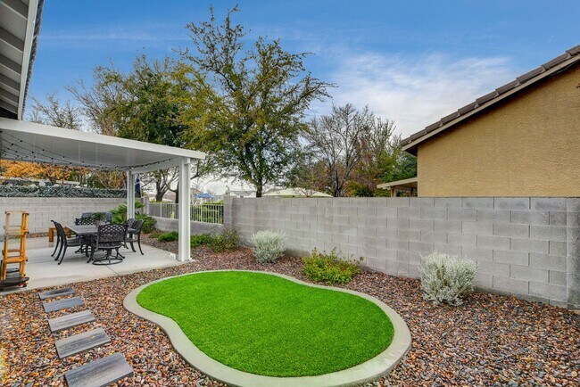 Foto del edificio - 1502 E Shadow Haven Ln