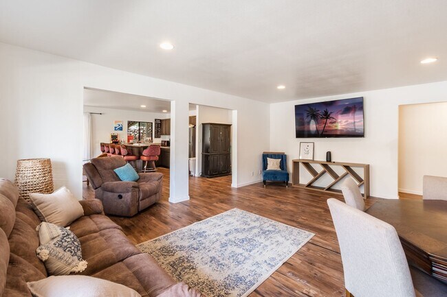 Building Photo - Large Island Getaway in Sunny Kapolei