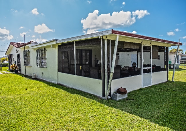 Building Photo - 1020 SW 84th Ave