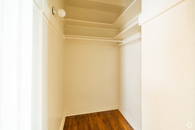 Interior Photo - 237 Leavenworth St