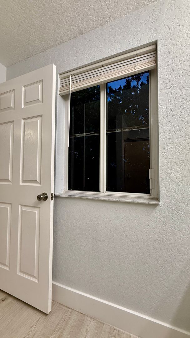 Building Photo - Spacious 3/3 Townhouse with Lake View – Sa...