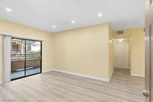 Building Photo - 8250 N Grand Canyon Dr