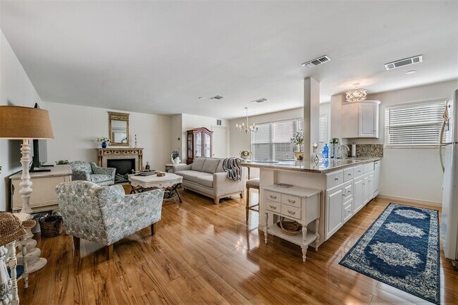 Foto del edificio - 5521 80th St N