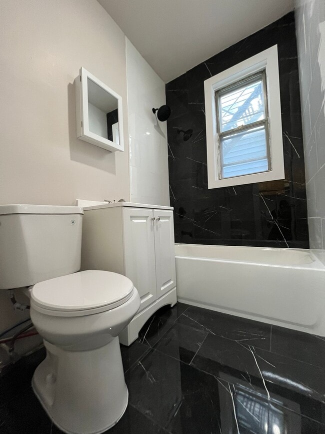 Foto del edificio - 244 Duncan Ave