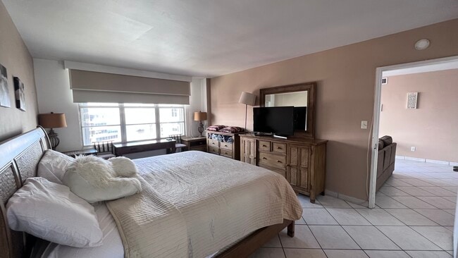 Foto del edificio - 5161 Collins Ave