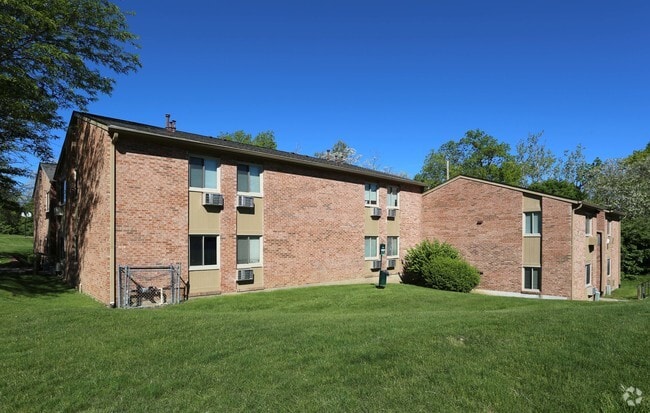 Building Photo - Twin Gables Apartments