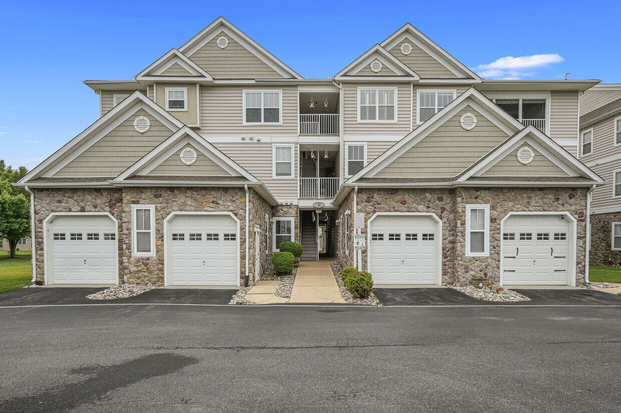 Primary Photo - 3902 N Sagamore Dr