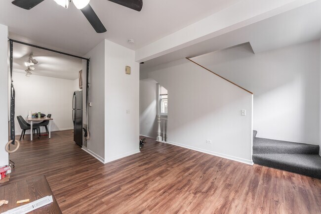 Foto del edificio - 2616 N Marshfield Ave