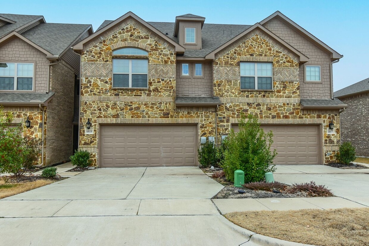 Primary Photo - 6819 Jade-Duplex