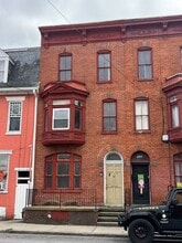 Building Photo - 250 E King St