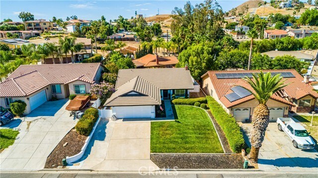 Foto del edificio - 23028 Canyon Lake Dr N