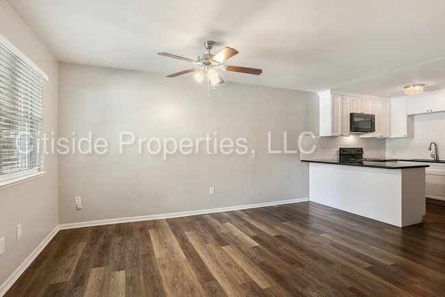 Foto del edificio - 2467 Brownlee St