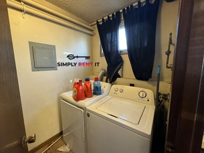 Foto del edificio - Downtown 2 Bedroom near Bandshell Park