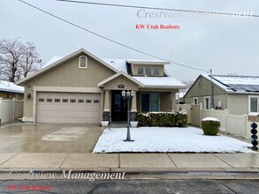 Building Photo - 353 E Lambourne Ave