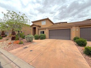 Building Photo - 446 N Creek Ridge Dr