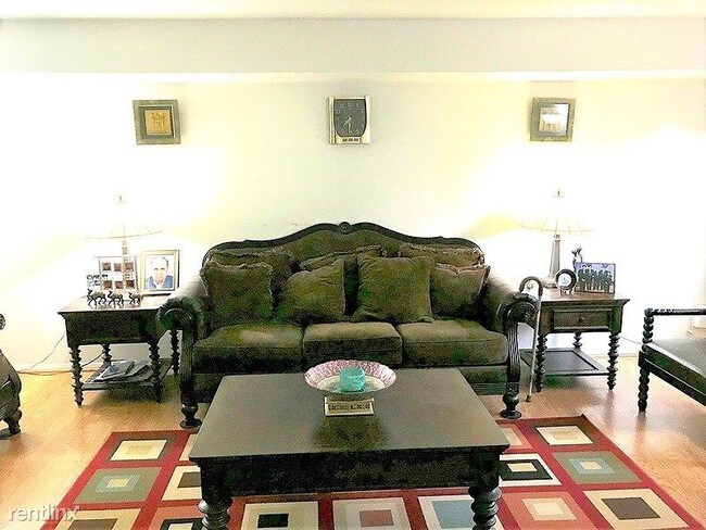 Foto del edificio - 742 Wilton Farm Dr