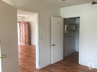 Foto principal - 2269 Ewing St