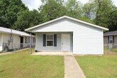 Foto principal - Updated 3BR/1BA Home with Fenced Yard in C...