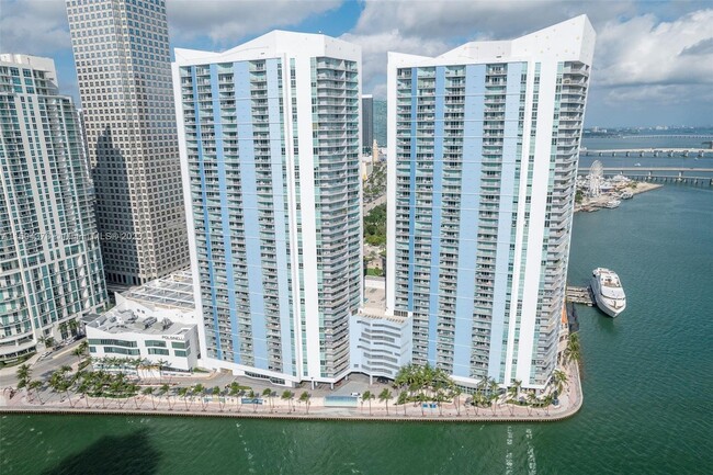 Foto del edificio - 335 S Biscayne Blvd