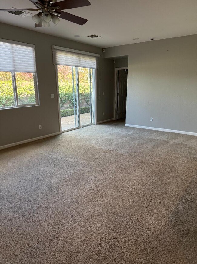 Foto del edificio - 843 Beauregard Ln