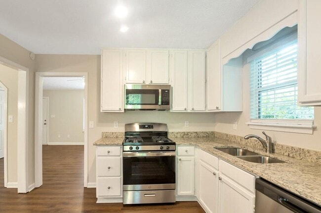 Foto del edificio - 198 White Pines Dr