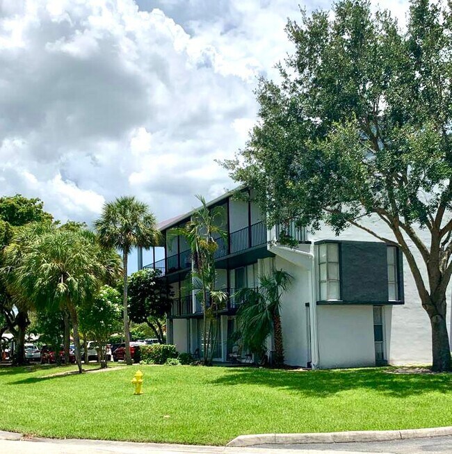 Foto del edificio - The Palms At Forest Hills - 2930 Forest Hills Blvd.