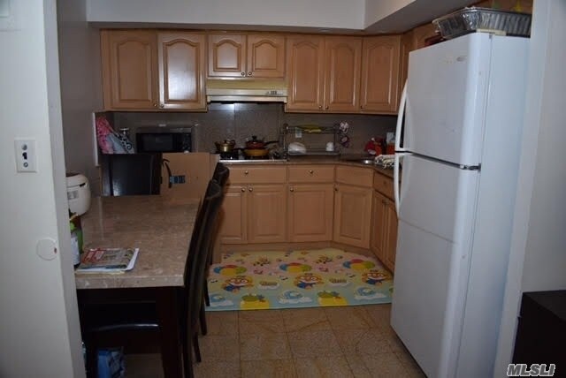 Foto del edificio - 240-58-240-68 68th Ave