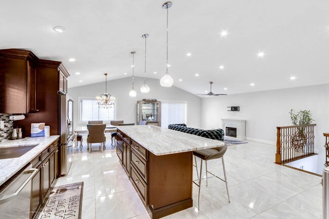 Building Photo - 291 Tanglewood Dr