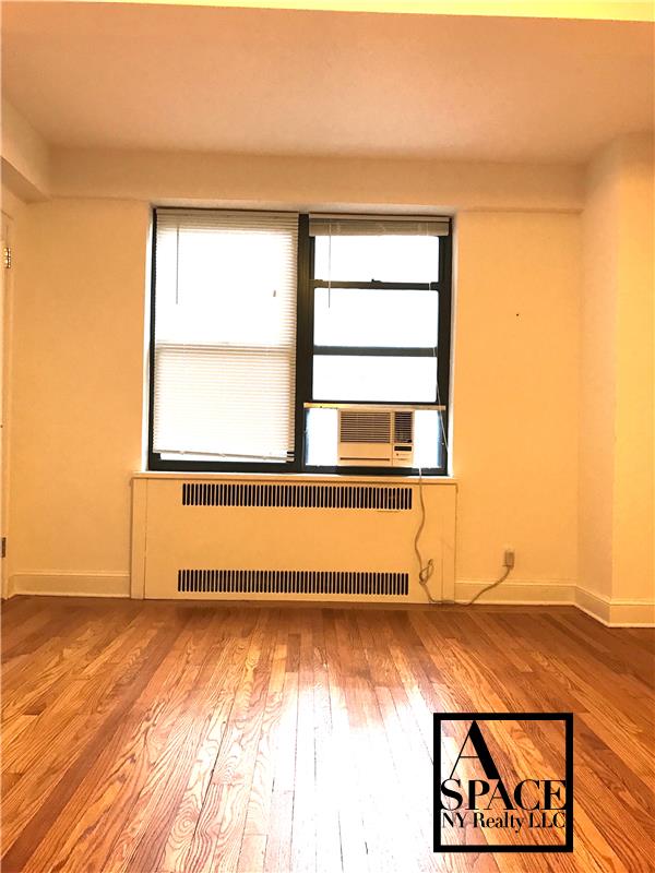 Building Photo - 14 5th Ave