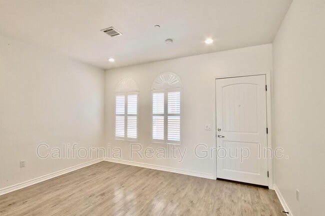 Building Photo - 111 E McLean St