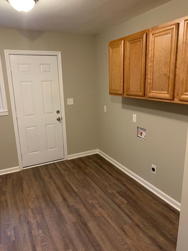 Building Photo - 20 Mary Ella Dr