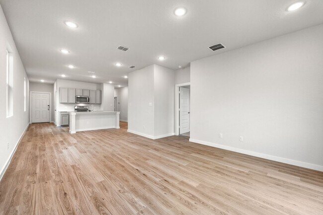 Building Photo - Available for Immediate Move In, Located I...