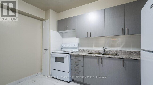 Building Photo - 6161 Bathurst St