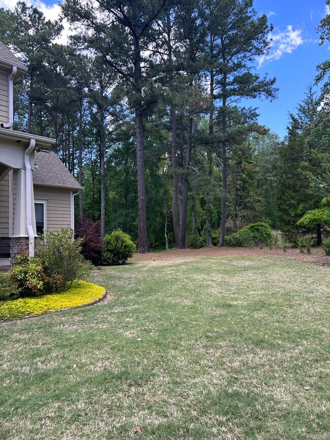 Building Photo - 145 VINCA Dr