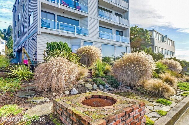 Building Photo - 2 br, 2 bath House - 4021 Beach Drive SW #...