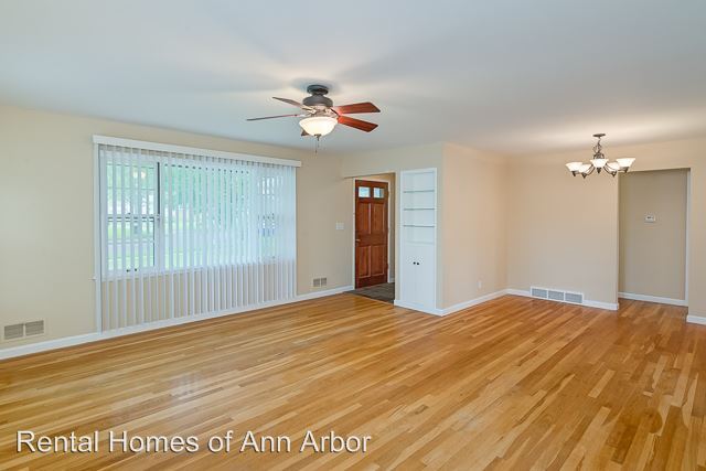 Building Photo - 3 br, 1 bath House - 2935 Lakeview Dr
