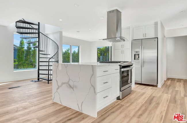 Building Photo - 4883 Avoca St