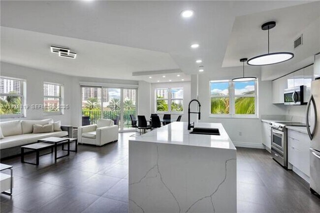 Foto del edificio - 19900 E Country Club Dr