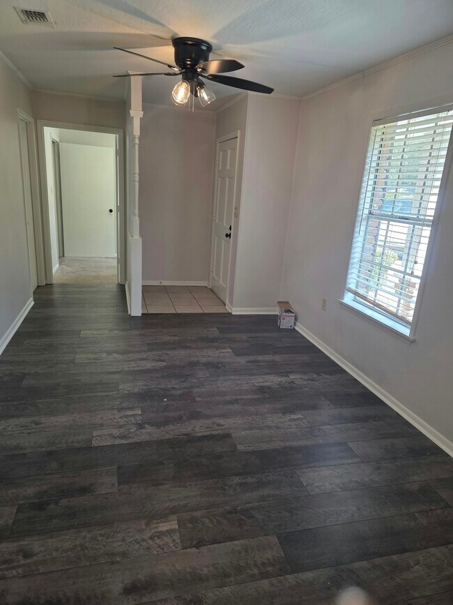 Foto del edificio - 403 Weathersby Rd