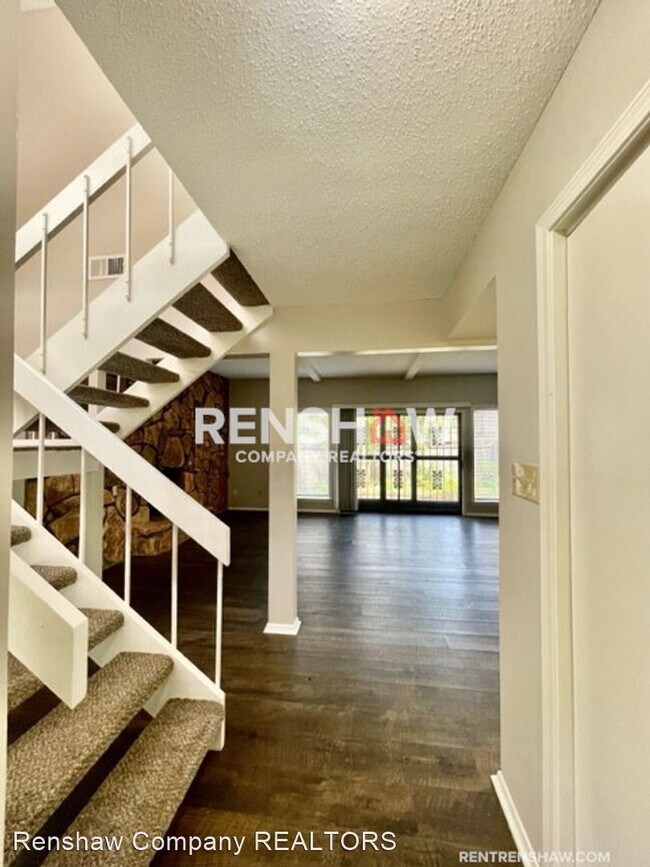 Building Photo - 3 br, 2.5 bath House - 2292 Foxmoor Ln Uni...