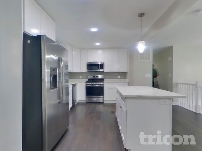 Building Photo - 6022 Lucente Ave