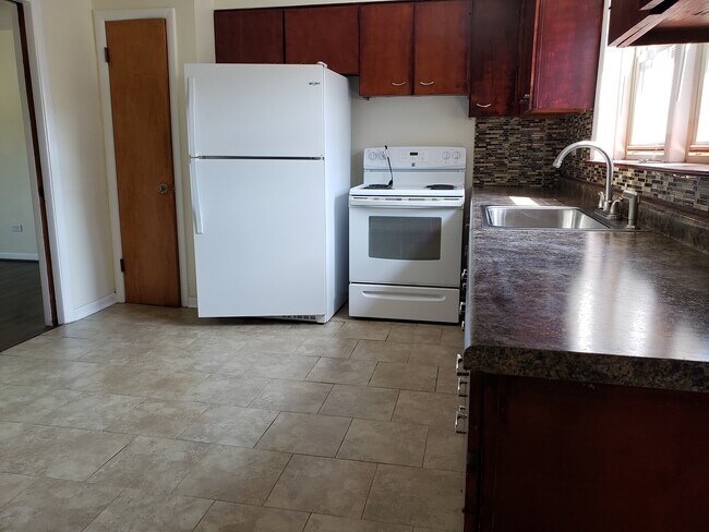 Kitchen - 5201 N Washtenaw Ave