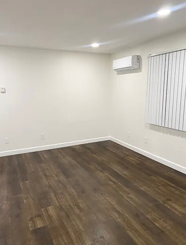 Foto del edificio - 9858 Acacia Ave