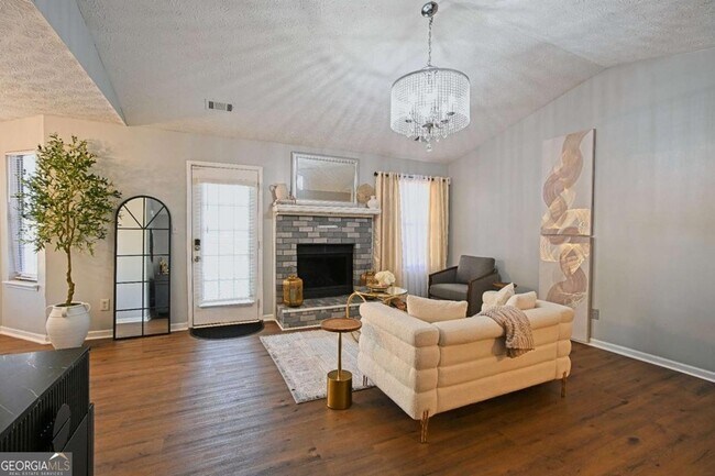 Foto del edificio - 1528 Carriage Ln